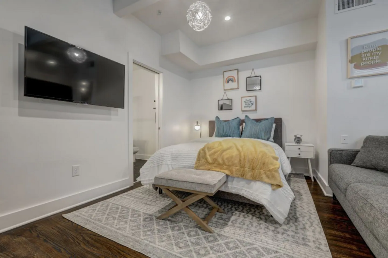 940 Piedmont Ave NE - Photo 2 of 47