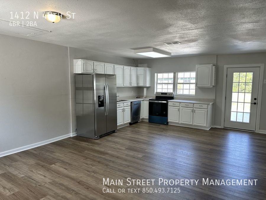 1412 N 49th Ave - Photo 2 of 15