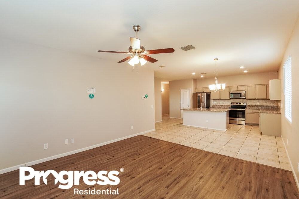 23790 W Levi Dr - Photo 3 of 16