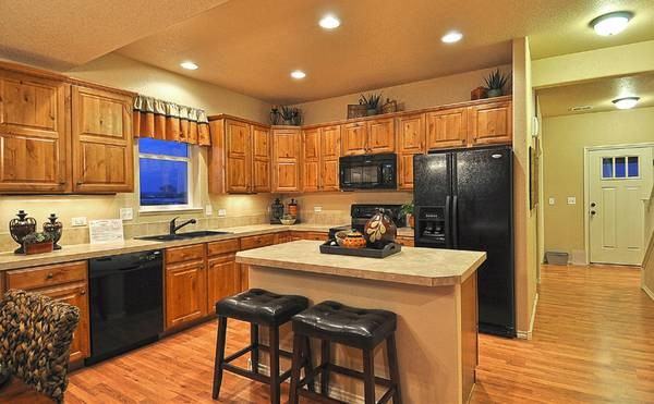 2121 Saison St - Photo 2 of 9