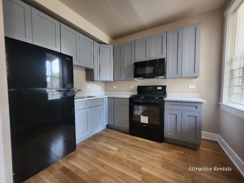 1434 W Marquette Rd - Photo 4 of 12