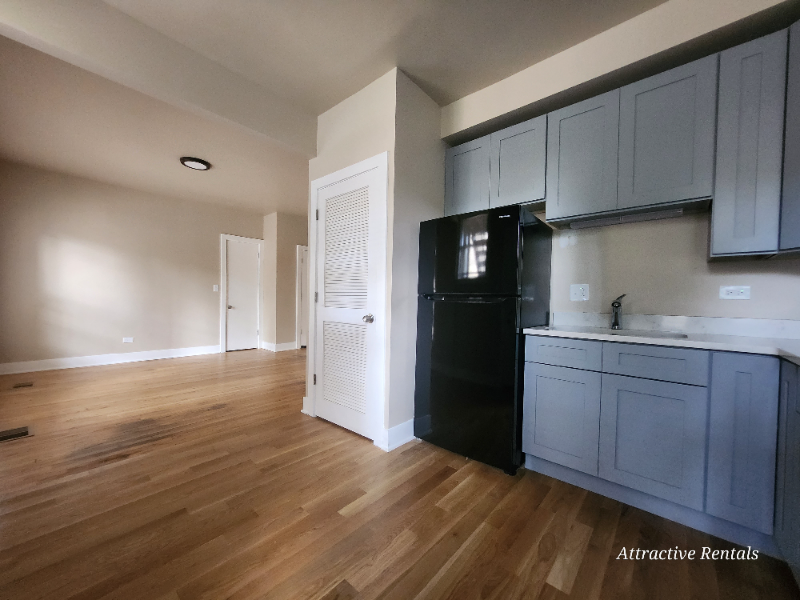 1434 W Marquette Rd - Photo 5 of 12