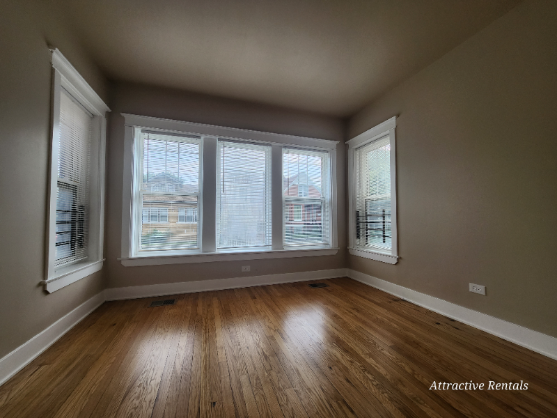 1434 W Marquette Rd - Photo 7 of 12