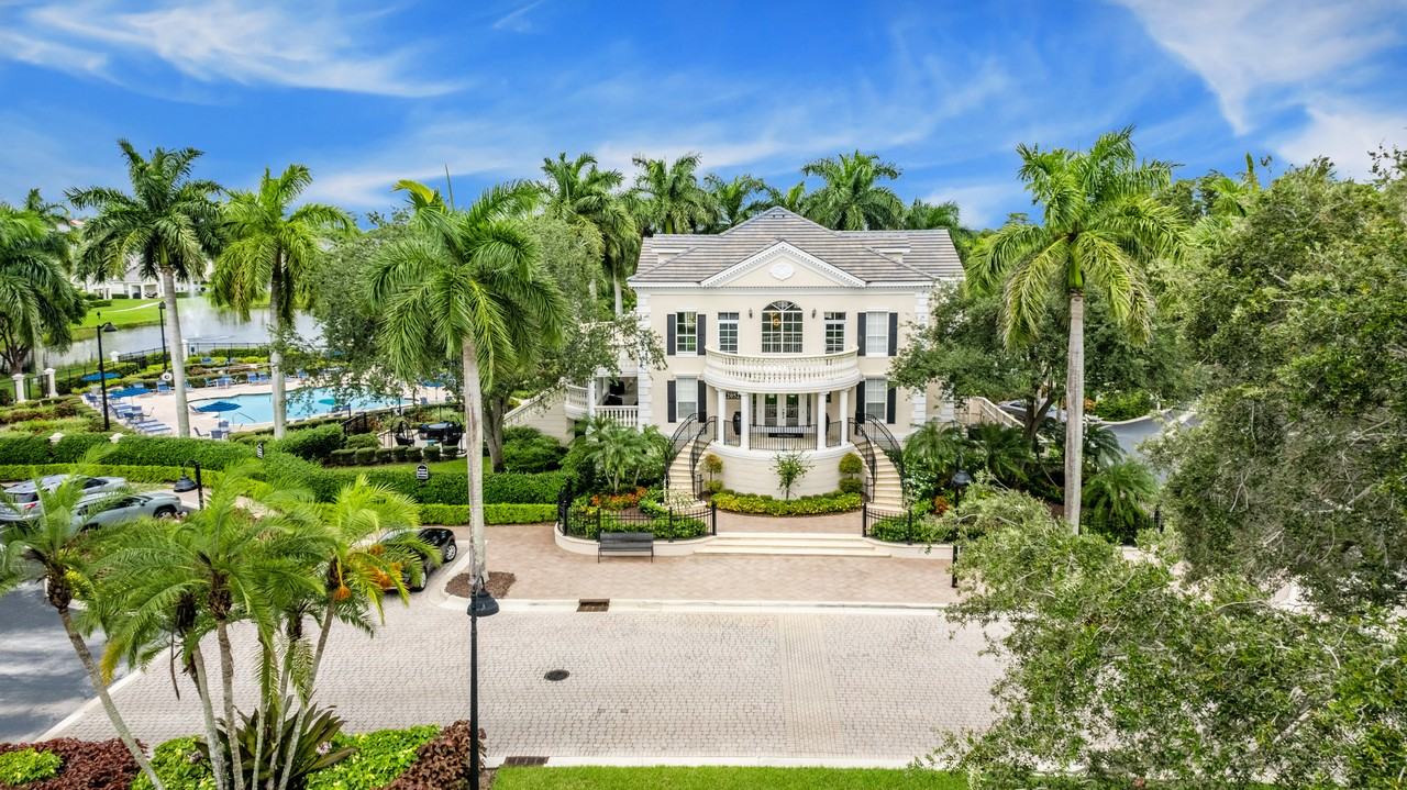 The Charleston - Photo 7 of 22