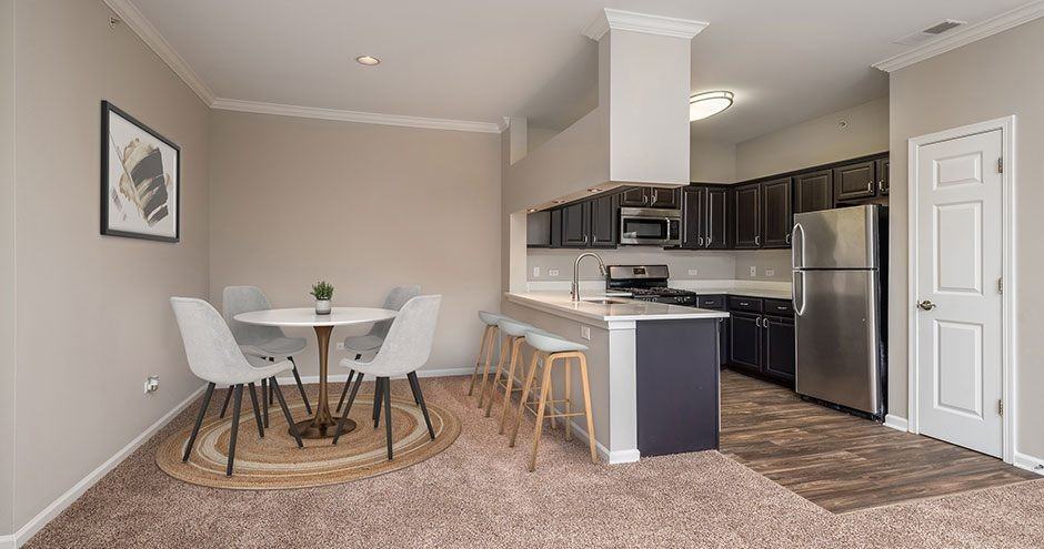 Glenmuir Of Naperville Apartments - 2604 Rockport Ln Naperville IL 