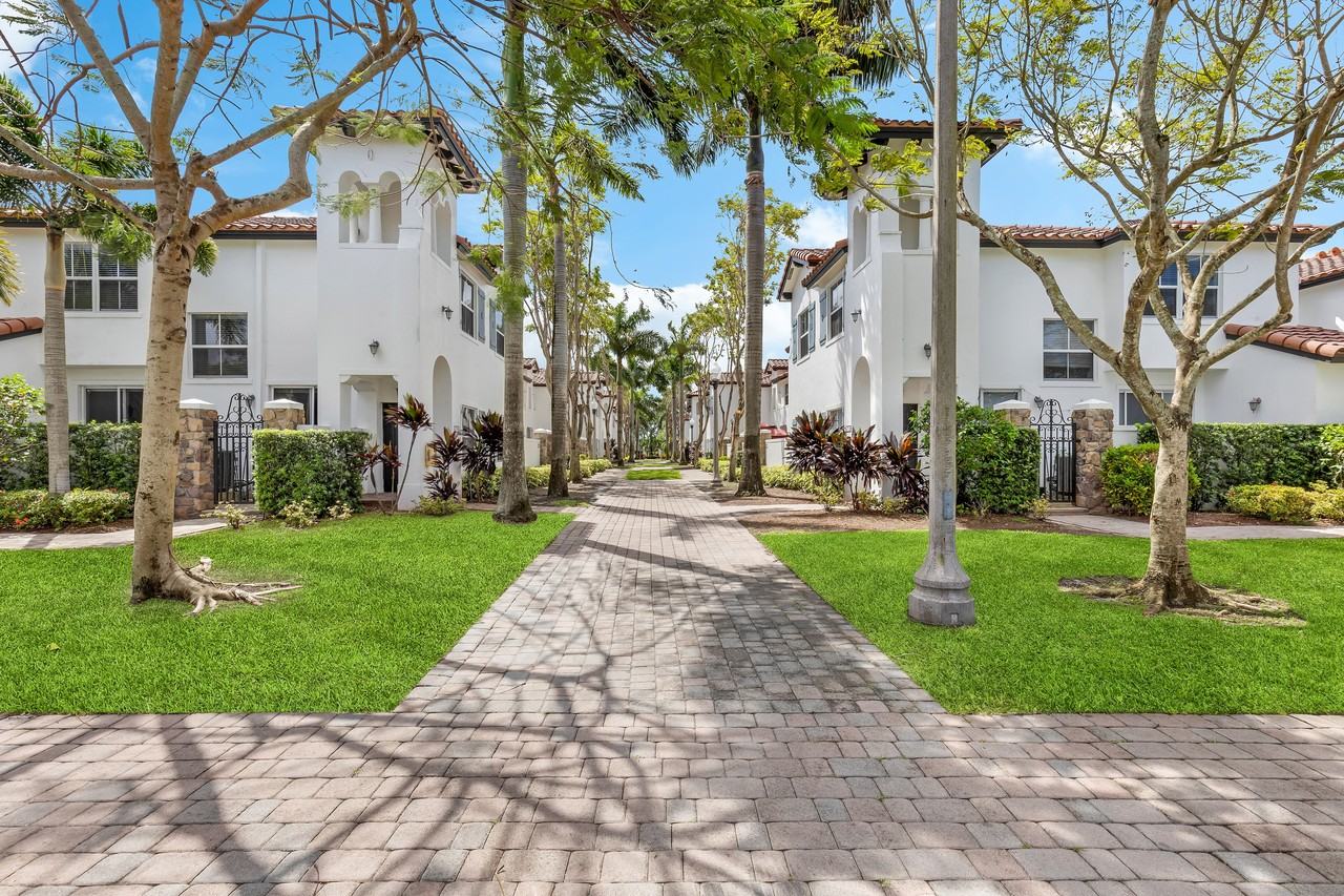 The Isles - Photo 2 of 40