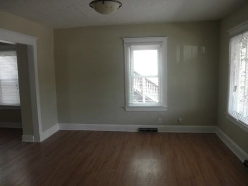 912 Main St - Photo 3 of 12