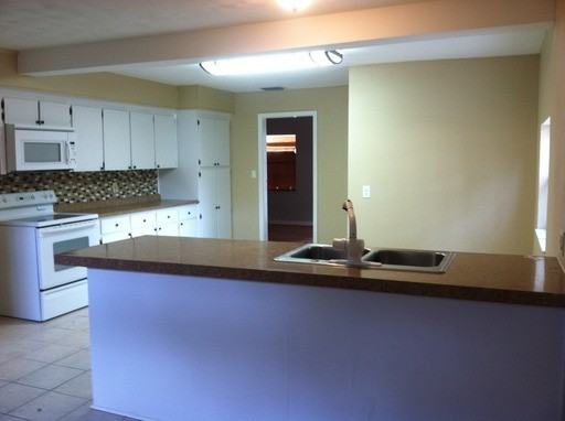 8116 N Fielding Ave - Photo 2 of 6