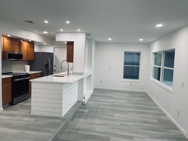 808 Se Degan Dr - Photo 2 of 25