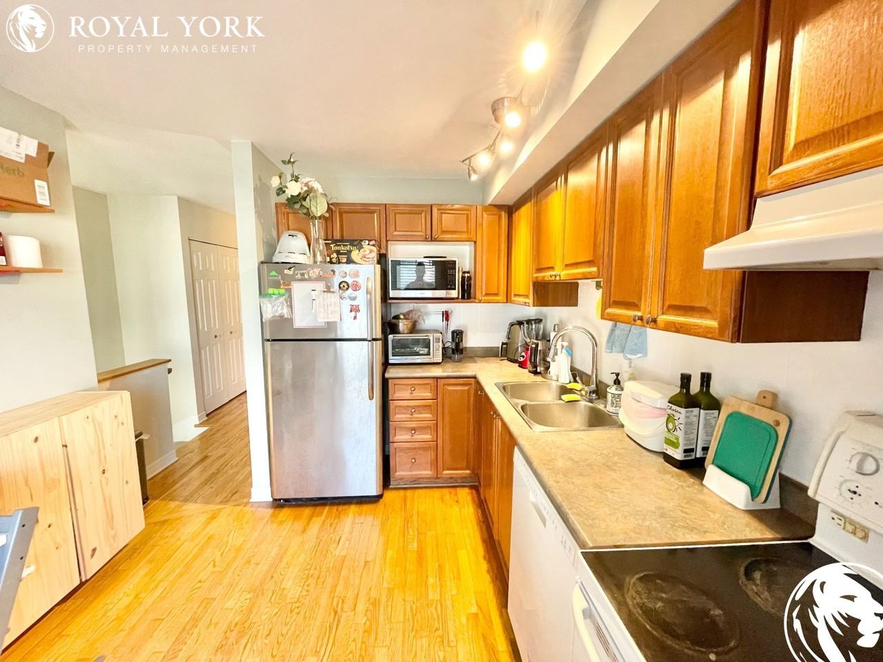 13 Robinson Ave 3, Ottawa, ON K1N 8N8 2 Bedroom House for 2,745/month