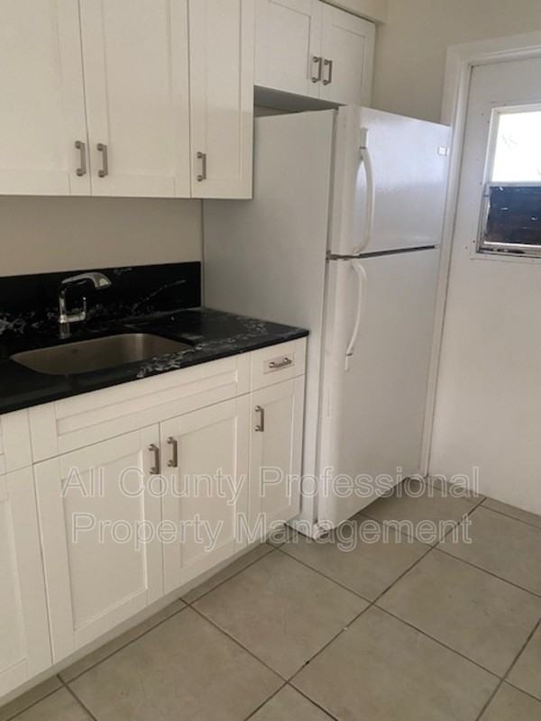 6032 Pierce St #5 - Photo 2 of 10