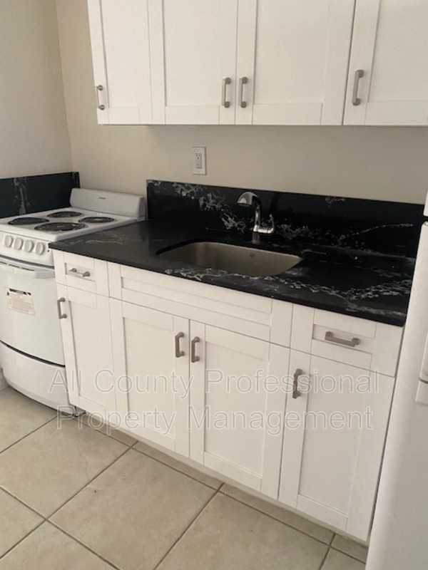 6032 Pierce St #5 - Photo 3 of 10