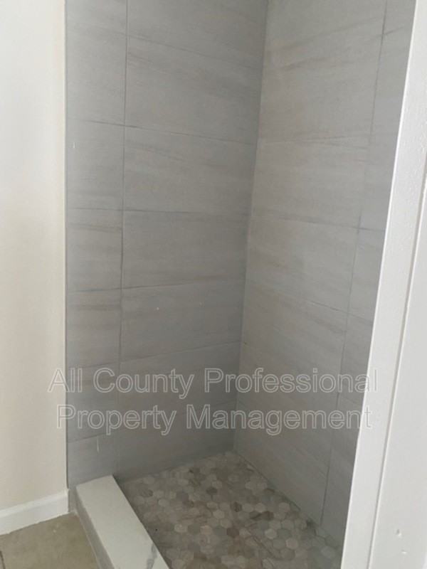 6032 Pierce St #5 - Photo 6 of 10