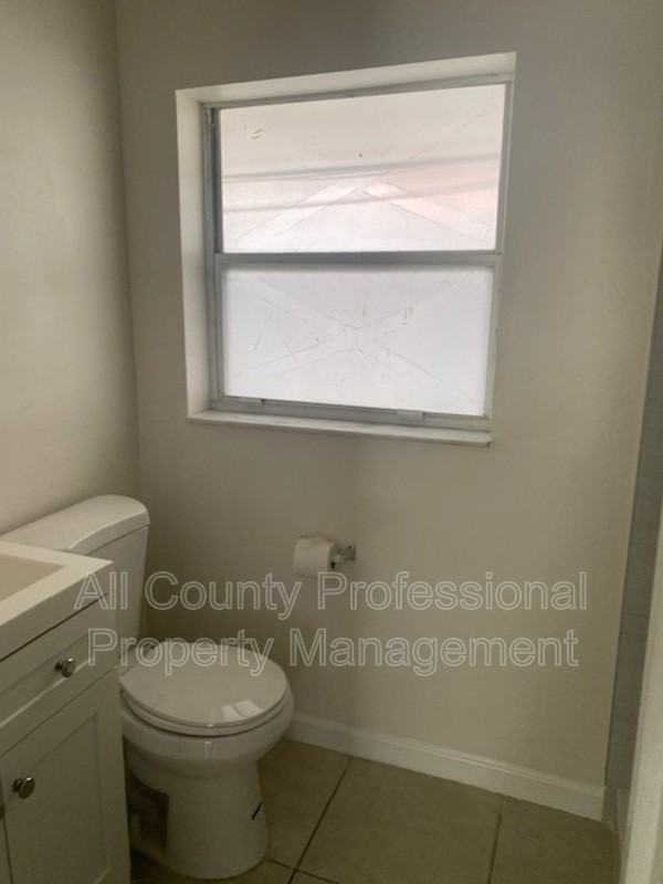 6032 Pierce St #5 - Photo 7 of 10