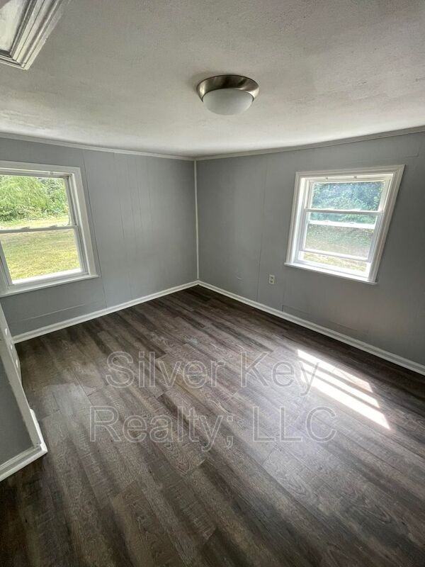 1209 Hilltop Dr Ne - Photo 4 of 8