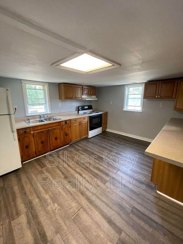 1209 Hilltop Dr Ne - Photo 7 of 8