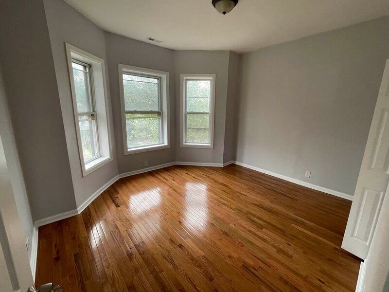 726 N Pine Ave #3F - Photo 2 of 24