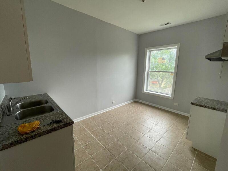 726 N Pine Ave #3F - Photo 3 of 24