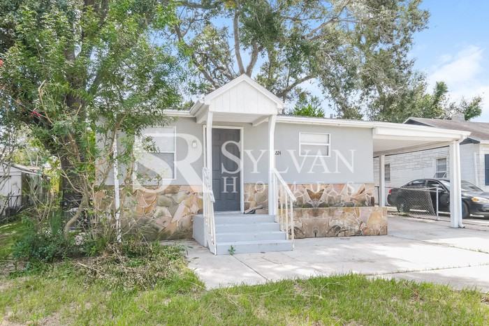 224 Lee Ave Ne - Photo 2 of 16