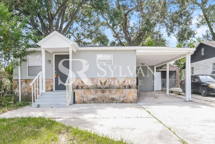 224 Lee Ave Ne - Photo 3 of 16