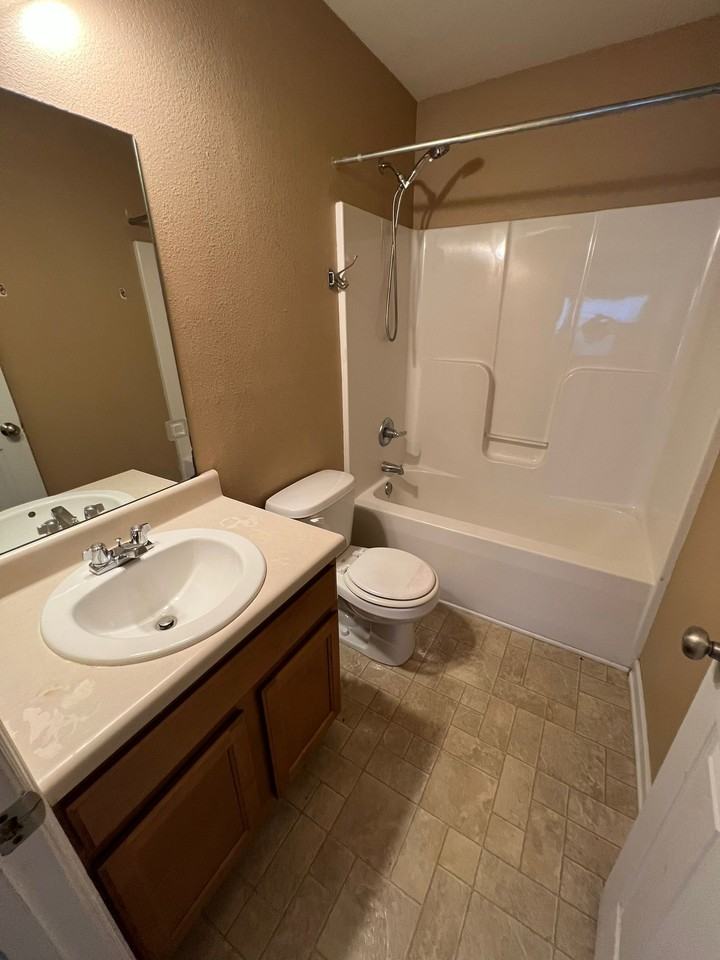 330 Kenneth Blvd Nw #1 - Photo 7 of 9