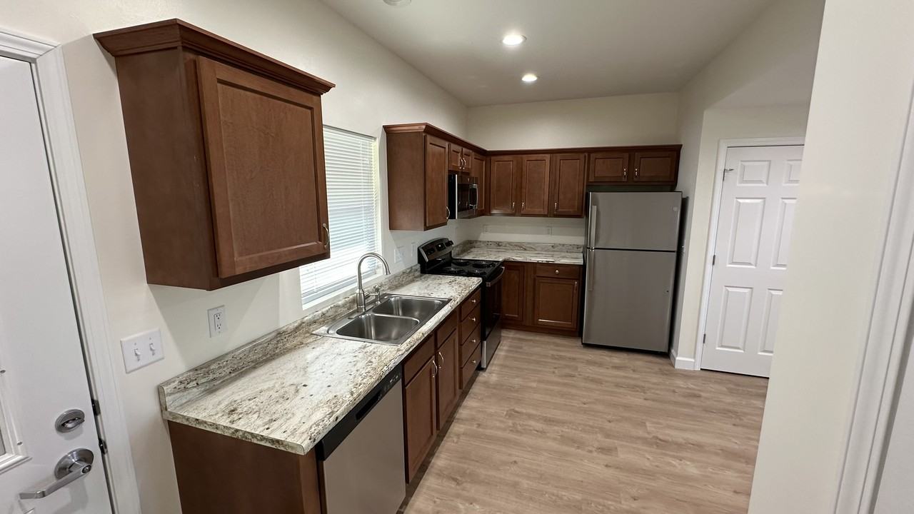101 Fairlane St - Photo 4 of 10