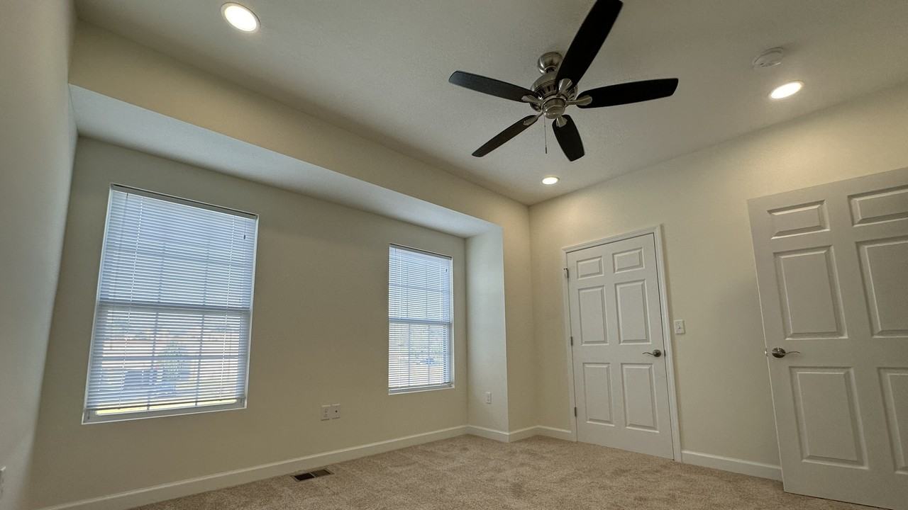 101 Fairlane St - Photo 5 of 10