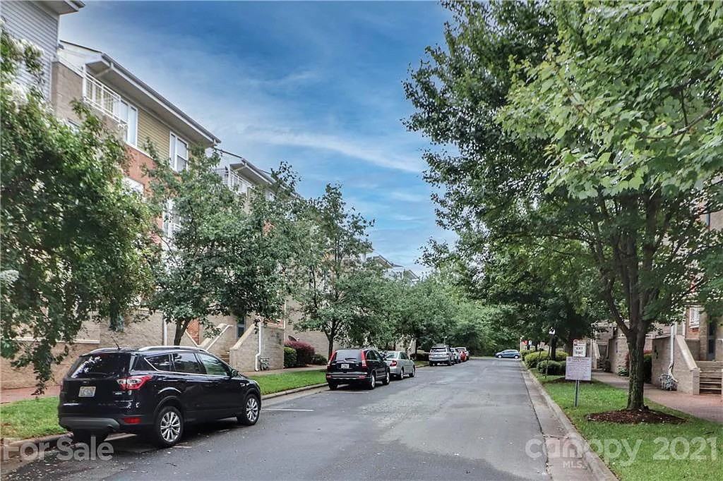 547 Donatello Ave - Photo 2 of 49