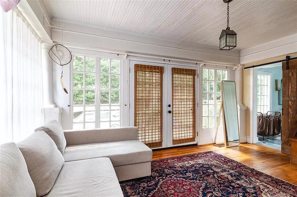 2617 Northwest 3rd Avenue - Photo 3 of 12