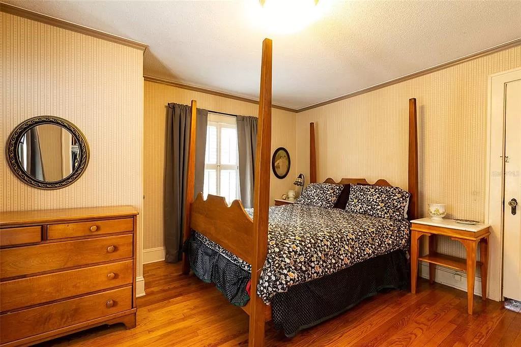 2617 Northwest 3rd Avenue - Photo 5 of 12