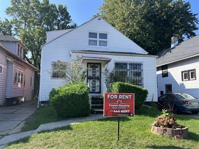 323 Dewey Ave - Photo 2 of 9