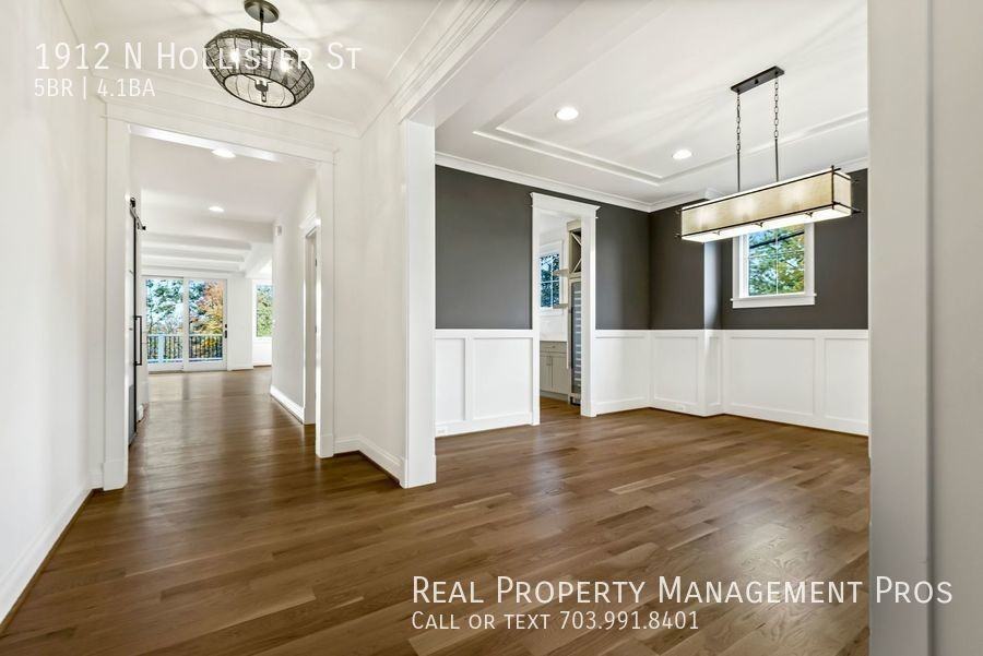 1912 N Hollister St - Photo 3 of 50