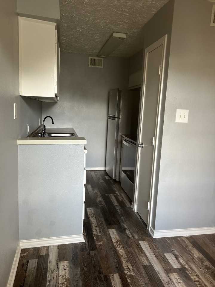222 W Gilmer St #101 - Photo 3 of 9