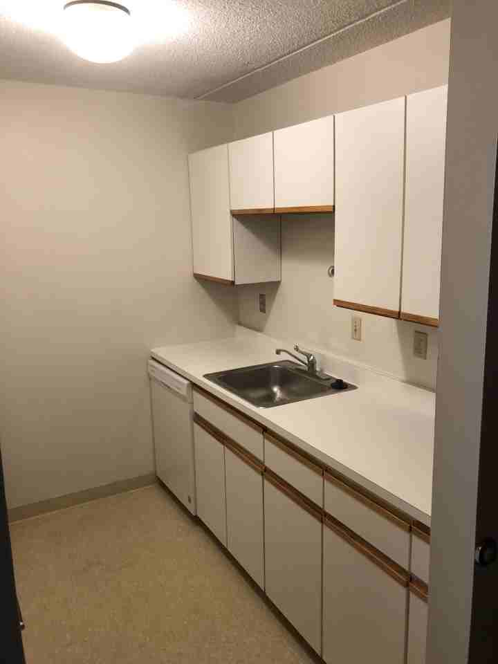4 Cedar St #208