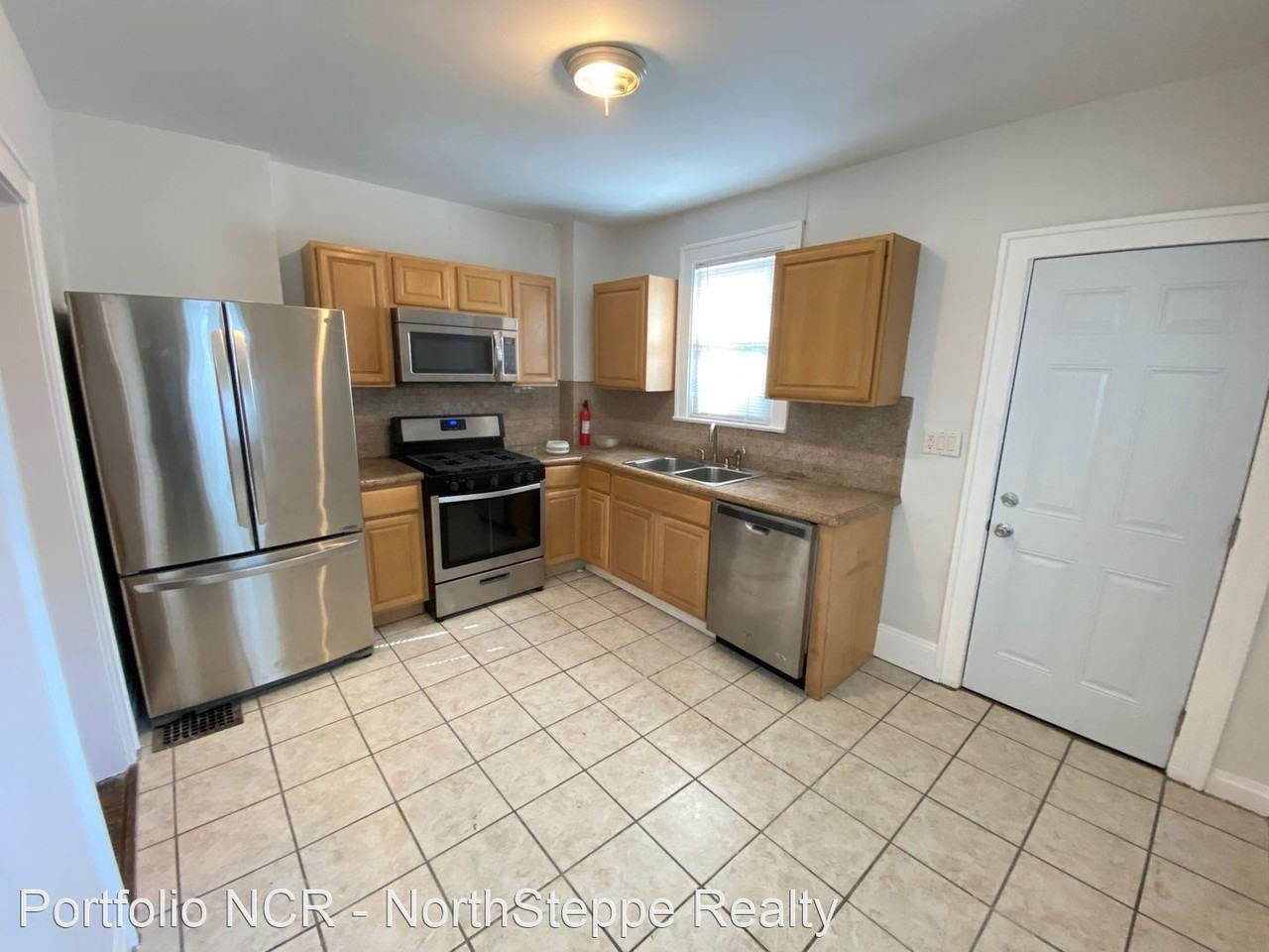 425-427 E Lane Ave - Photo 2 of 14