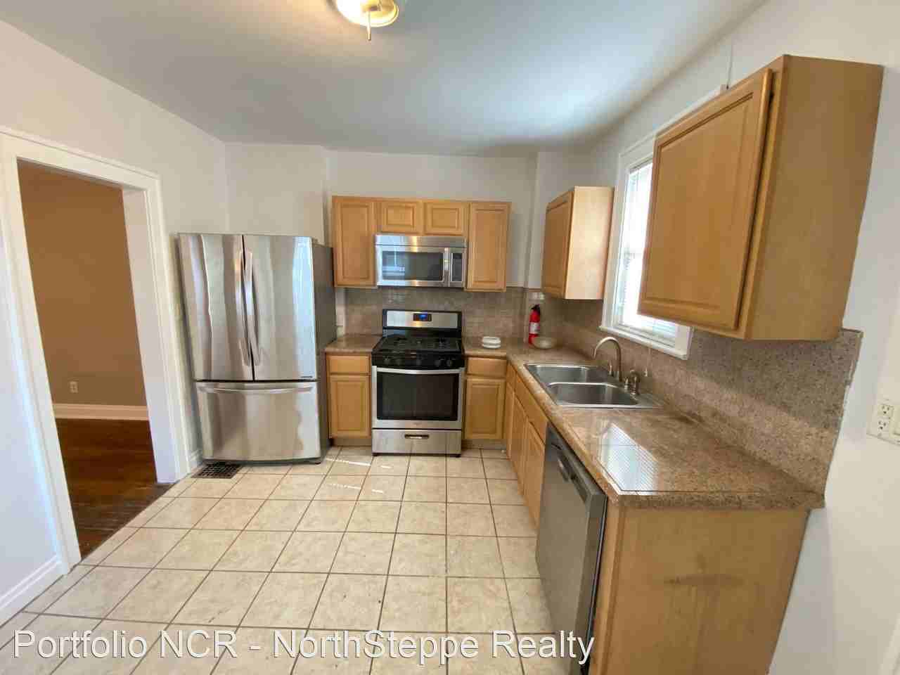 425-427 E Lane Ave - Photo 3 of 14