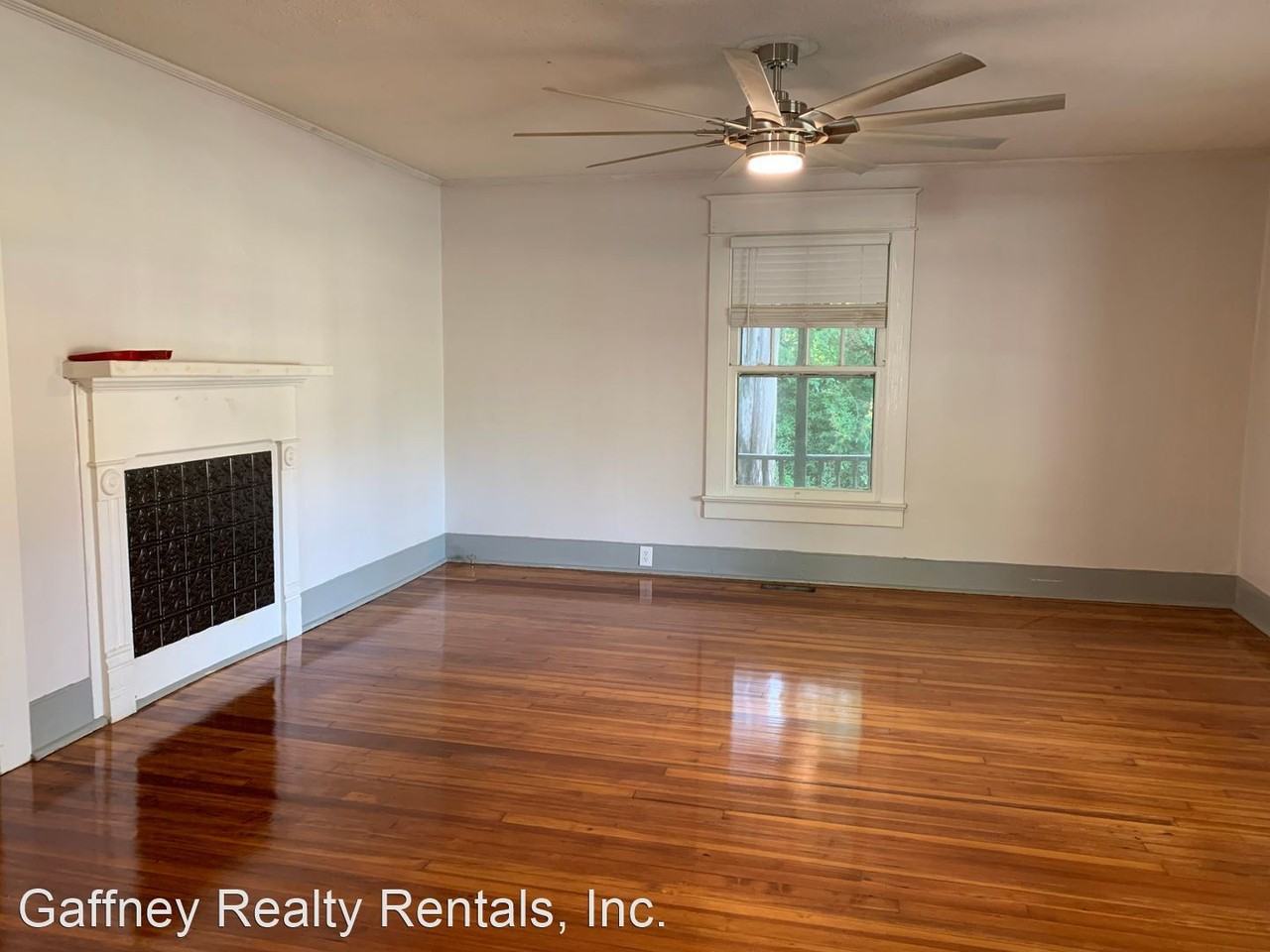 213 College Dr - Photo 2 of 22