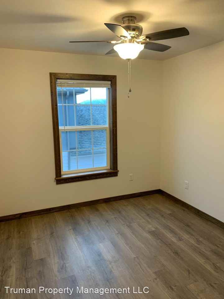 715 Cottonwood Ct - Photo 2 of 12