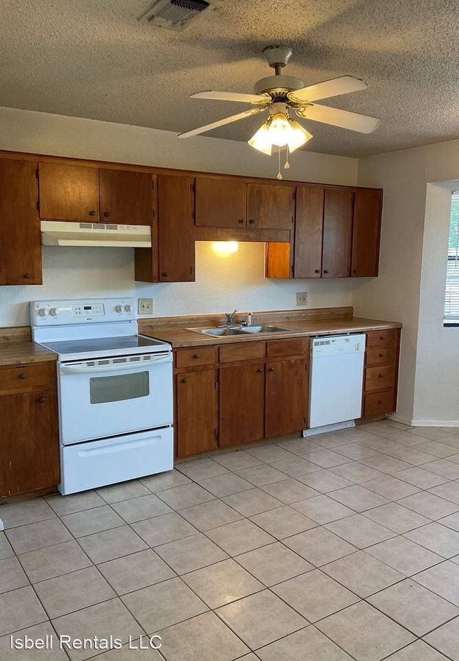 1105 Charisse Street (A/B) - Photo 2 of 16