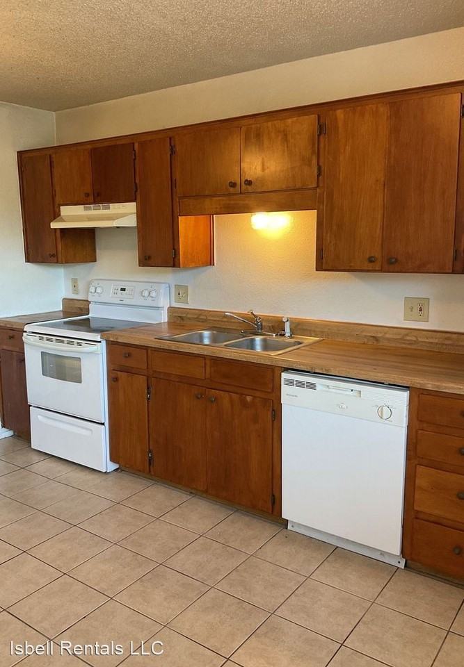 1105 Charisse Street (A/B) - Photo 3 of 16