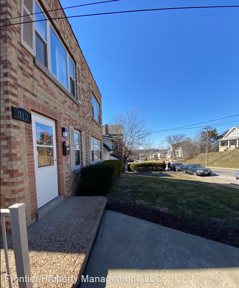 312 East Dunklin St - Photo 3 of 26