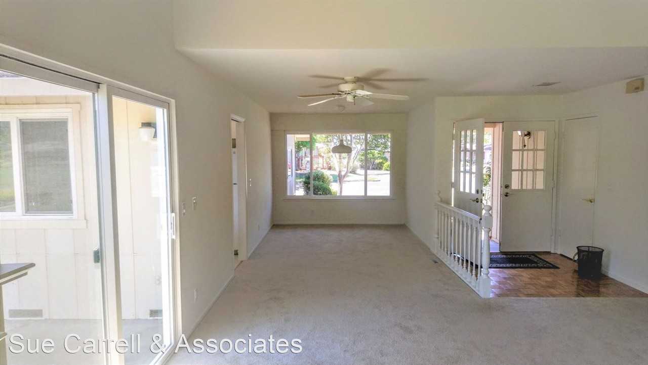 66 Oak Island Cir - Photo 2 of 15