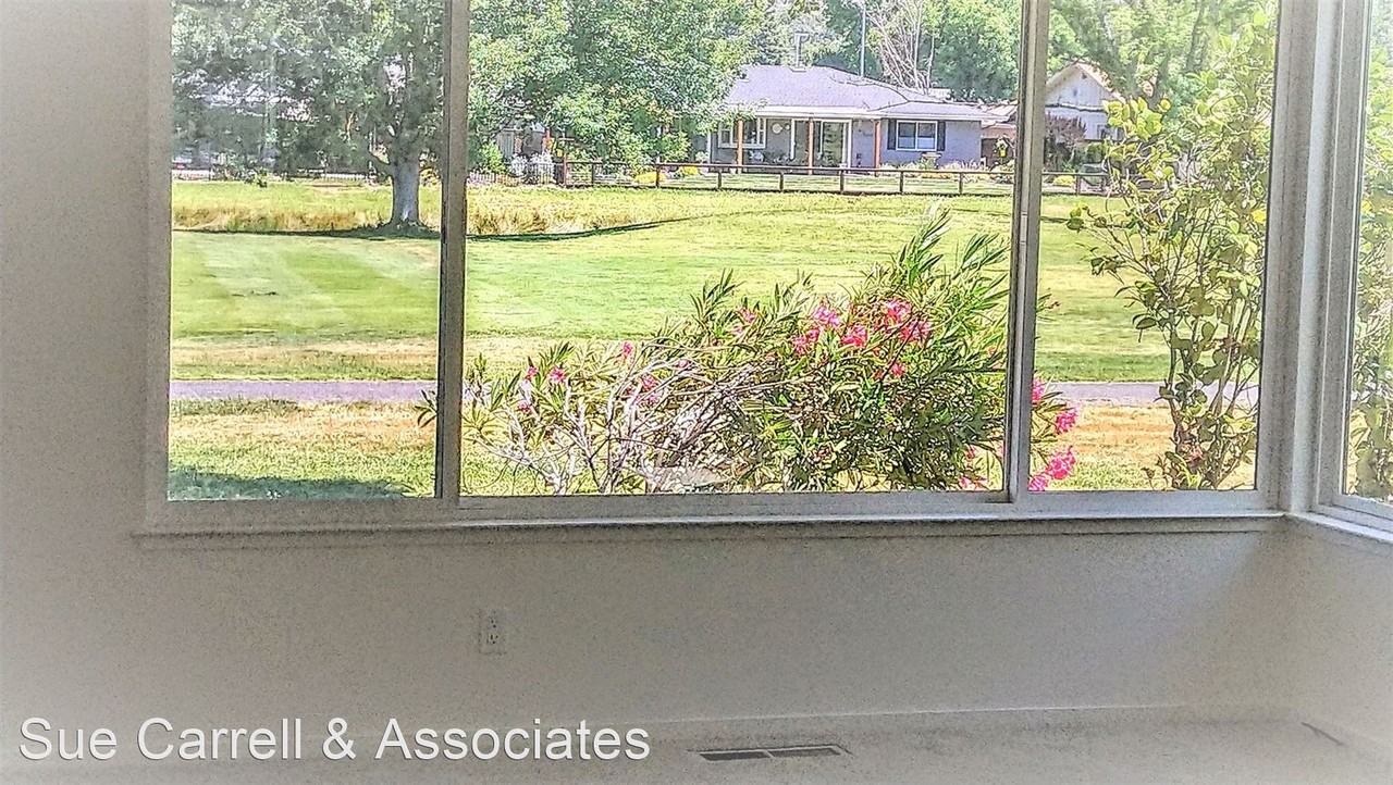 66 Oak Island Cir - Photo 3 of 15