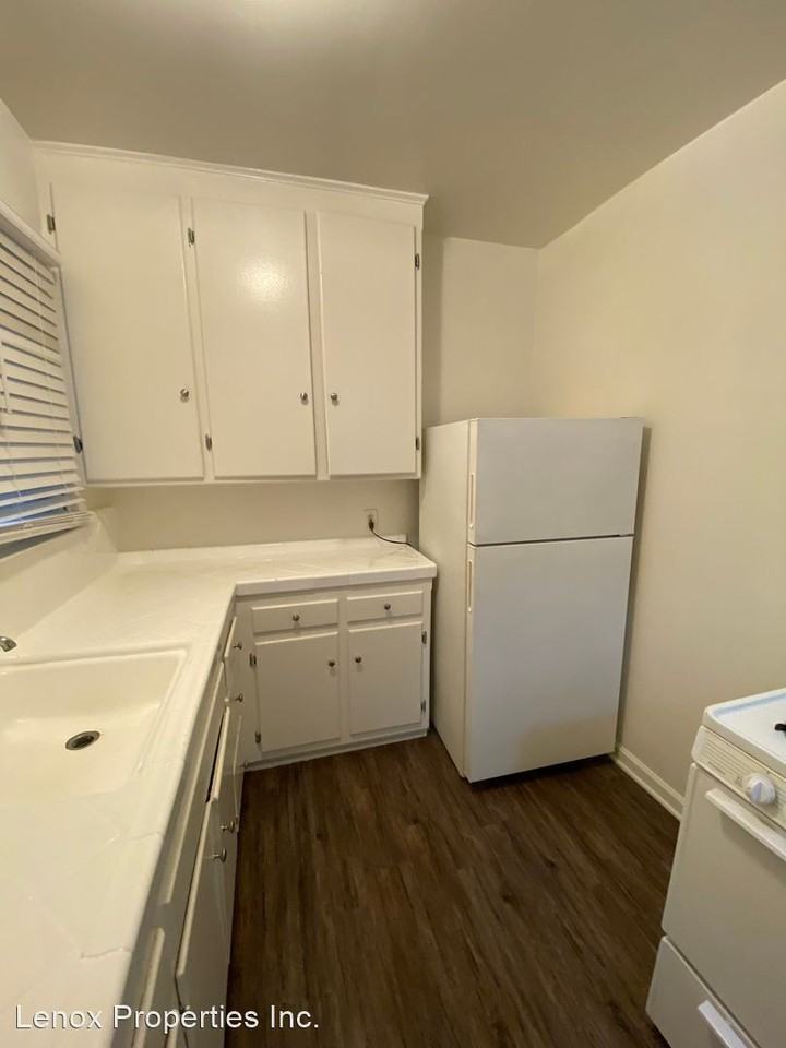 5920 MELROSE AVENUE - Photo 3 of 18