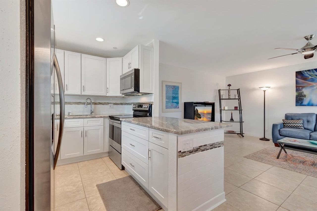 237 Brittany E - Photo 3 of 8