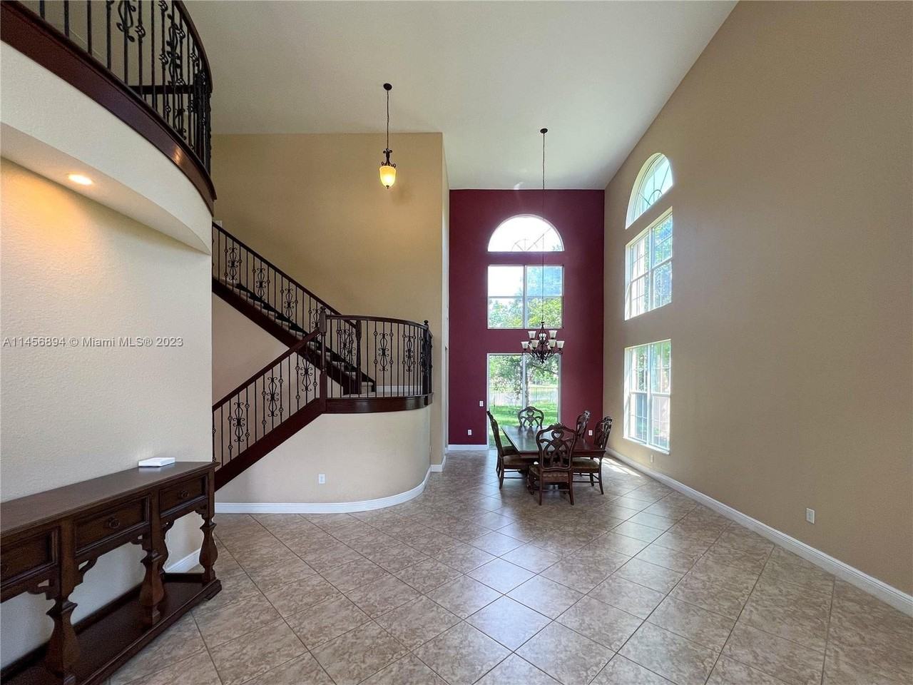 11894 Fox Hill Cir - Photo 2 of 8