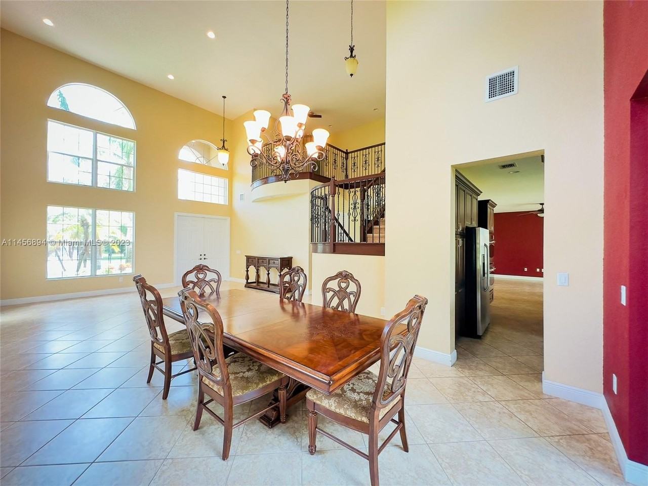 11894 Fox Hill Cir - Photo 3 of 8