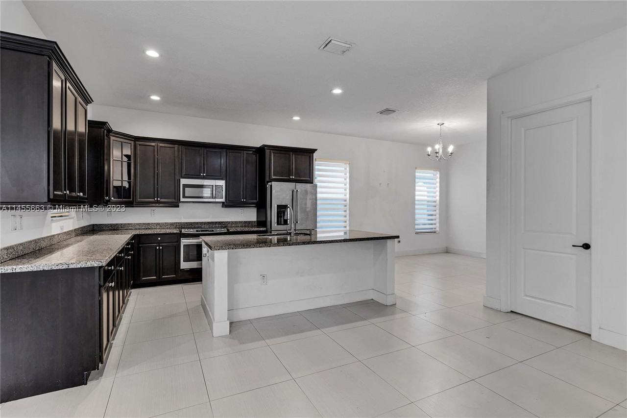 9881 W 34th Ave - Photo 2 of 8