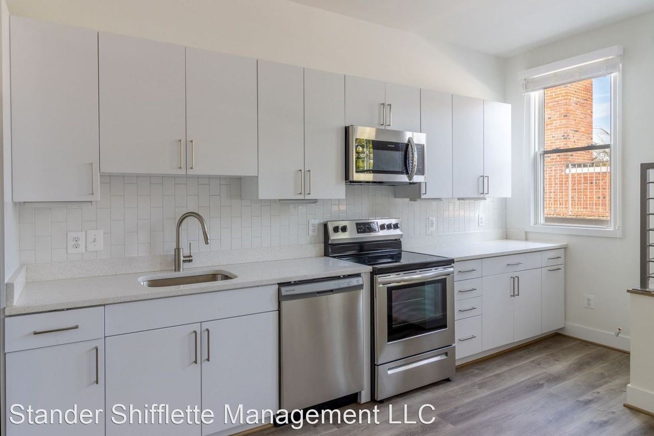 Newly Renovated 2 Bedroom, 2 Bath with Private Roof Deck - Photo 2 of 11