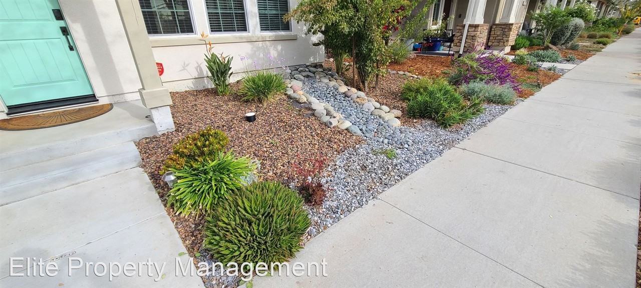 915 Woodbury Ln - Photo 2 of 35